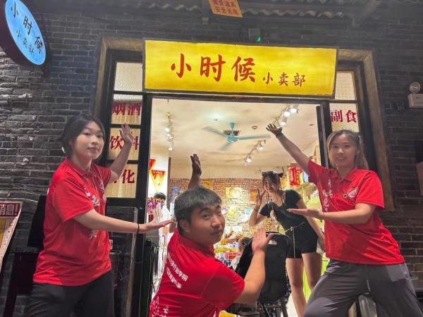 浙江大学生在长沙网红店的PK职业体验：忘了输赢，爱上了长沙