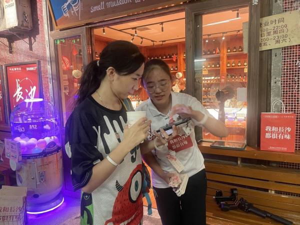 浙江大学生在长沙网红店的PK职业体验：忘了输赢，爱上了长沙