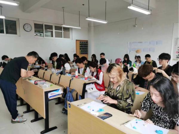 攀树、舞狮、做奶茶……“浙”些大学宝藏课程,太有意思了! 攀树、舞狮、做奶茶……“浙”些大学宝藏课程,太有意思了!
