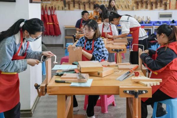 攀树、舞狮、做奶茶……“浙”些大学宝藏课程,太有意思了! 攀树、舞狮、做奶茶……“浙”些大学宝藏课程,太有意思了!